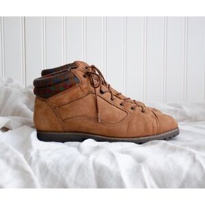 Bass brown suede hiking lace up ankle boots vintage US size 9.5